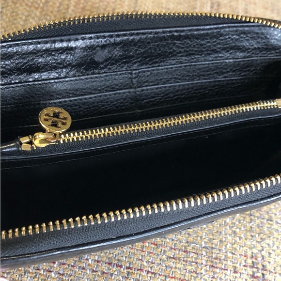 TORY BURCH Black Tumble Leather Full Zip Around Wallet - Picture 12 of 14
